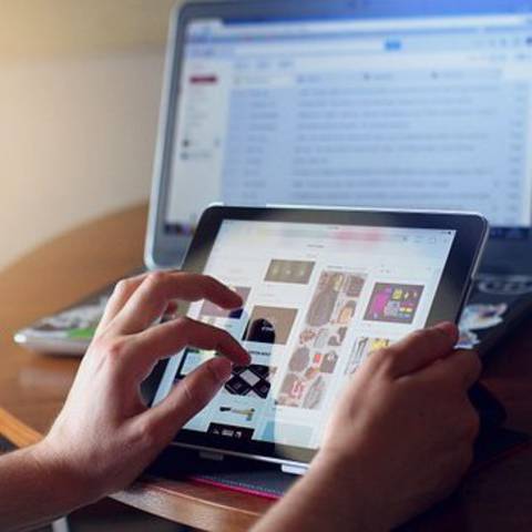 Tanulja meg az okostelefon, tablet, laptop, számítógép használatát ingyenes képzés keretében! Tanulja meg az okostelefon, tablet, laptop, számítógép használatát ingyenes képzés keretében!